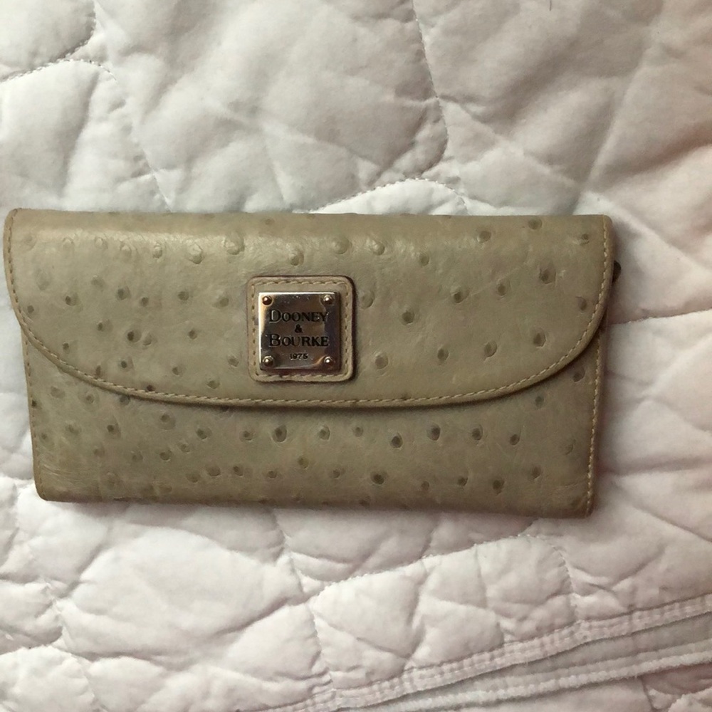 Dooney & Bourke wallet